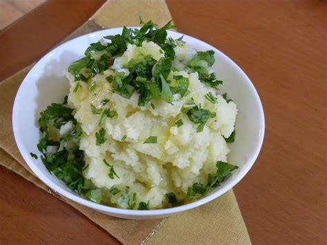 skordalia-with-potato-or-bread-garlic-dip-kopiasteto image