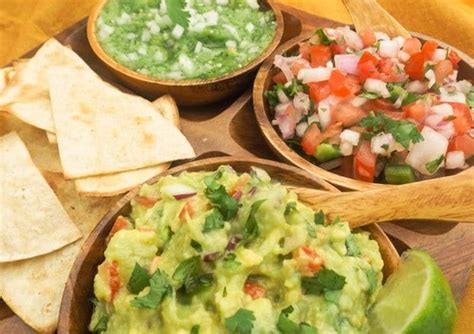 chips-and-dip-mexican-appetizers-and-more image