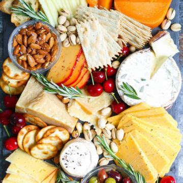 how-to-make-an-easy-cheese-board-in-10-minutes image