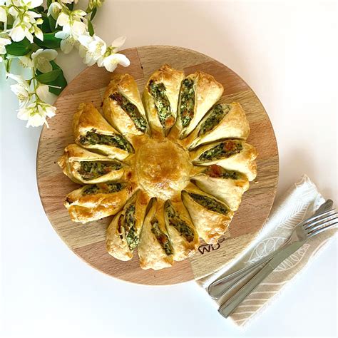 how-to-make-sunflower-spinach-and-ricotta-puff image