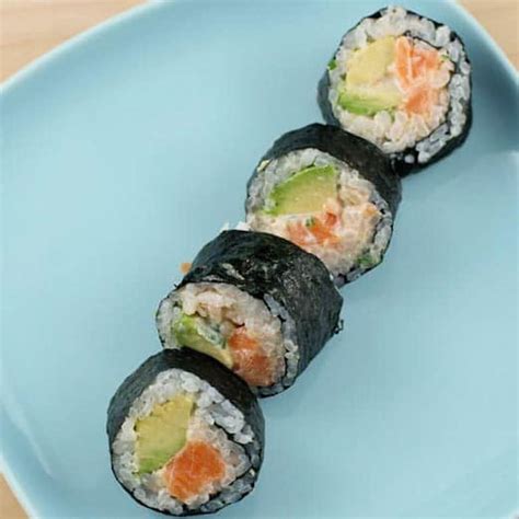spicy-salmon-roll-with-avocado-umami-girl image