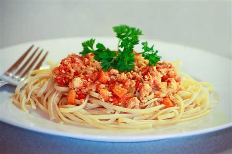 spaghetti-with-chicken-bolognese-recipe-the-daring image