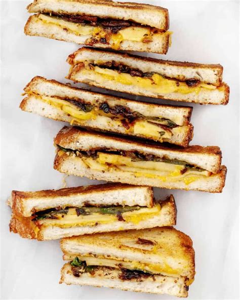 apple-grilled-cheese-sandwich-with-caramelized-shallots image