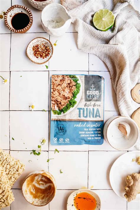 20-minute-vegan-tuna-ramen-noodles-with-spicy-peanut image