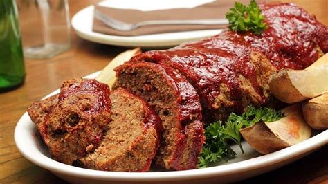 easy-meatloaf-recipe-with-crackers-ketchup-food image
