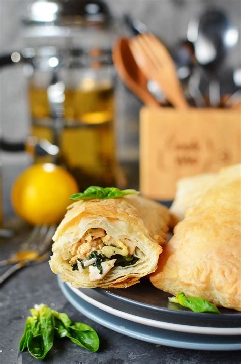 chicken-and-spinach-in-puff-pastry-recipe-cookme image