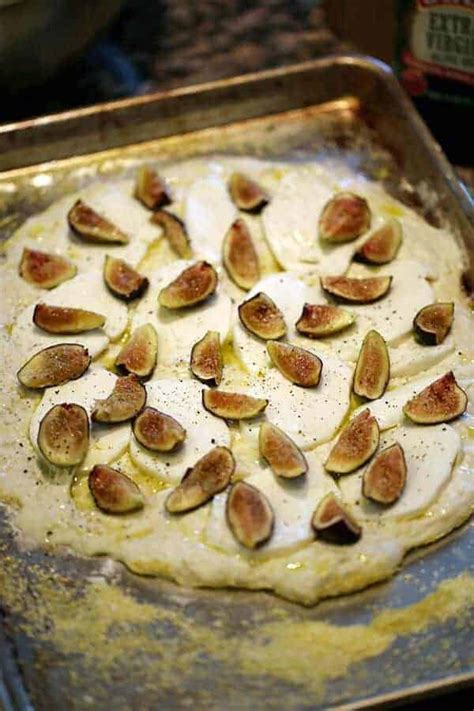 fig-and-prosciutto-pizza-with-balsamic-glaze-jessica-gavin image