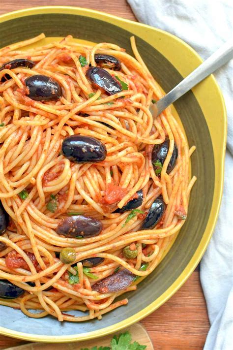 spaghetti-alla-puttanesca-traditional-italian-recipe-196 image