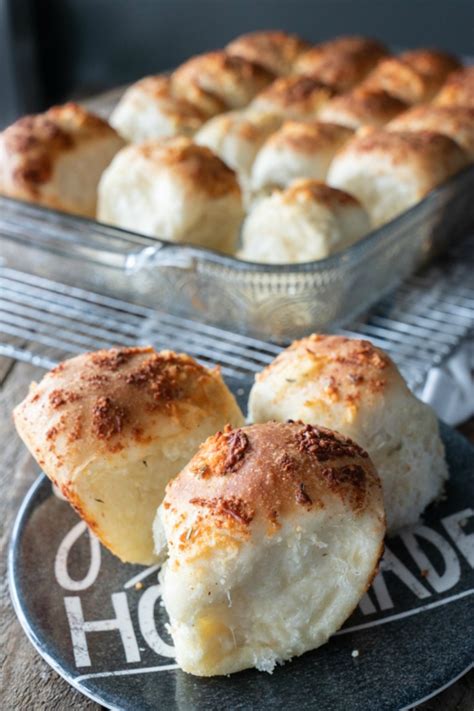easy-garlic-parmesan-rolls-mountain-mama-cooks image