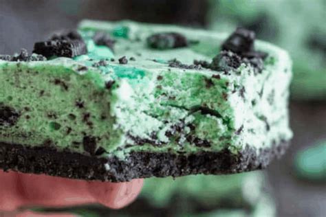 mint-cookies-and-cream-cheesecake-bars-the-recipe-critic image