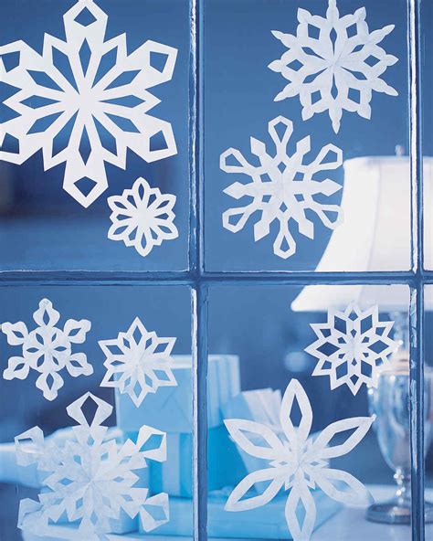 how-to-make-paper-snowflakes-martha-stewart image