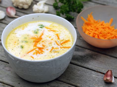 low-carb-recipe-cream-of-cauliflower-soup-with-cheddar image