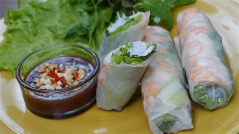 how-to-make-vietnamese-fresh-spring-roll-goi image