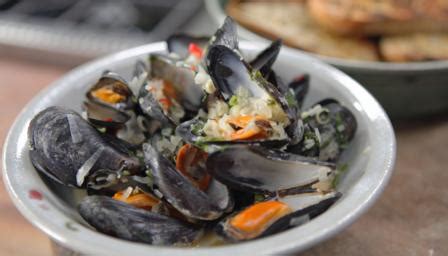 lemongrass-and-ginger-mussels-recipe-bbc-food image