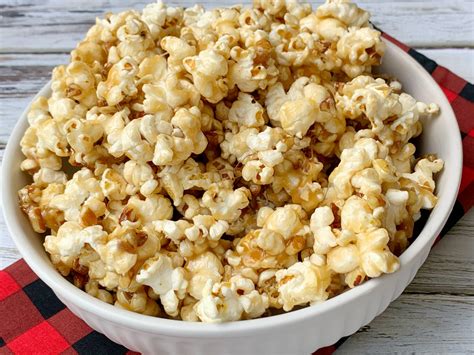 maple-popcorn-recipe-homemade-sweet-crunchy-fall image