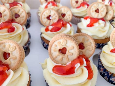 jammie-dodger-cupcakes-sweet-treats-and-savoury-eats image