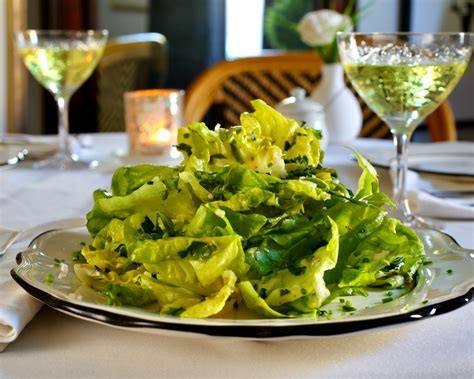 ultimate-bistro-salad-salade-de-laitue-taste-with image