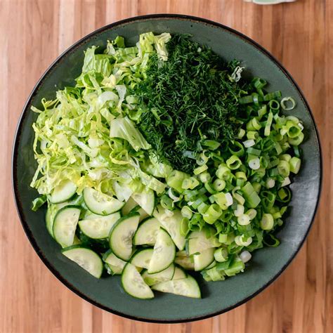 maroulosalata-greek-lettuce-salad-omgfood image