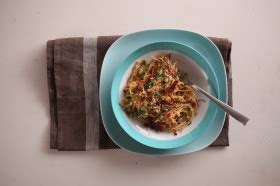 spaghetti-with-bacon-eggs-and-toasted-crumbs-sara image