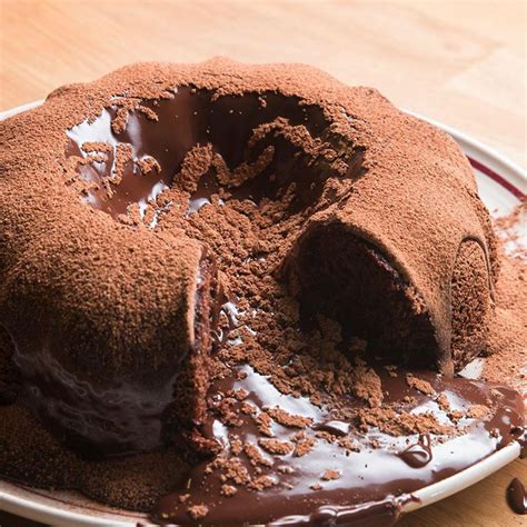 giant-molten-chocolate-box-cake-5-trending image