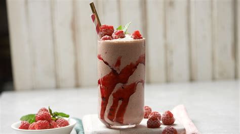 rooibos-berry-shake-recipe-unilever-food-solutions image