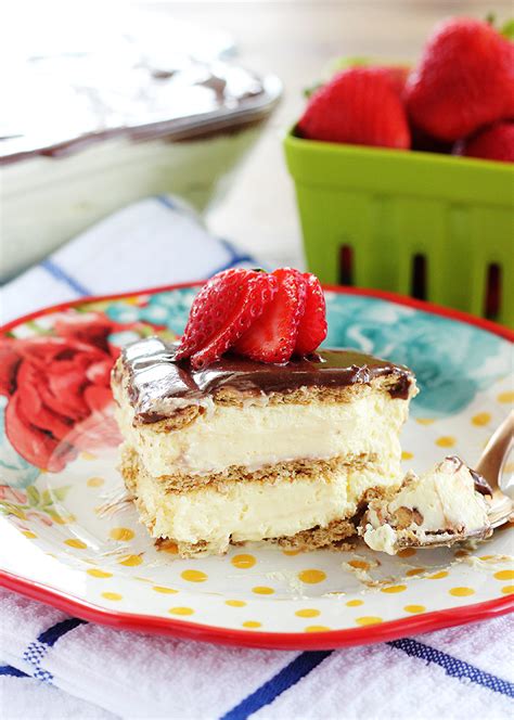 chocolate-eclair-cake-recipe-cool-creamy-and-easy image