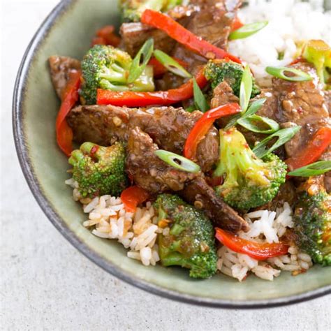 stir-fried-beef-and-broccoli-with-oyster-sauce-cooks image