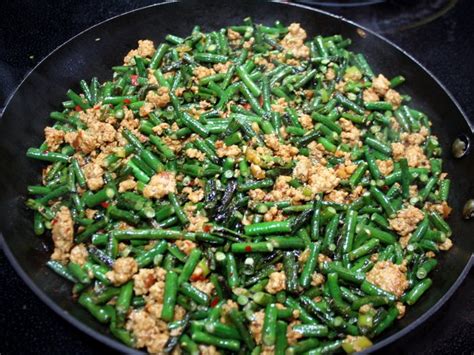 how-to-make-chinese-yardlong-beans-with-ground-pork image