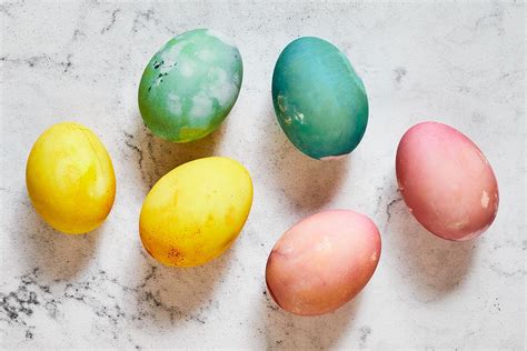 how-to-dye-easter-eggs-naturally-with-food-scraps image