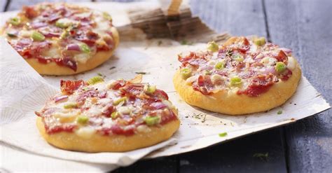 mini-ham-and-cheese-pizzas-recipe-eat-smarter-usa image