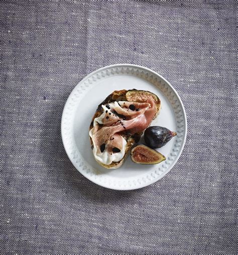 bruschetta-with-prosciutto-and-figs-lidia image
