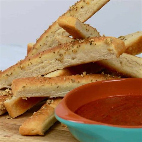 pizza-hut-breadsticks-recipe-recipefairycom image