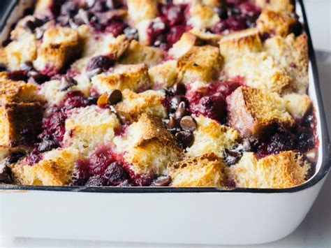 raspberry-chocolate-bread-pudding-bake-ahead-batches image