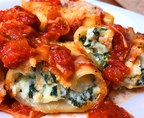classic-stuffed-shells-with-spinach-and-ricotta image