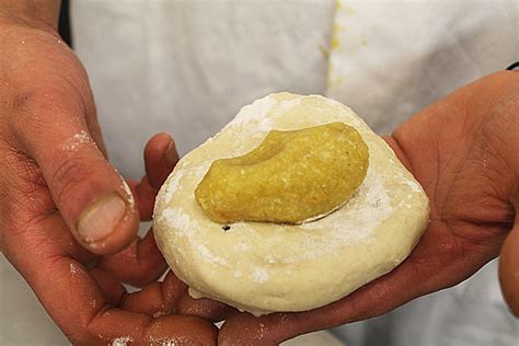 peshawari-naan-recipe-indian-bread image