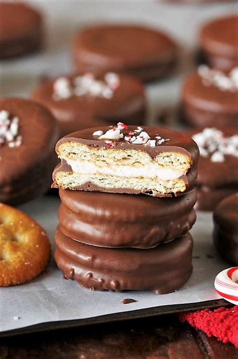chocolate-covered-peppermint-ritz-cookies-the image