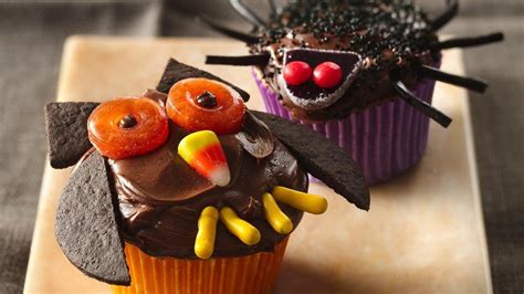 owl-and-spider-cupcakes-recipe-lifemadedeliciousca image