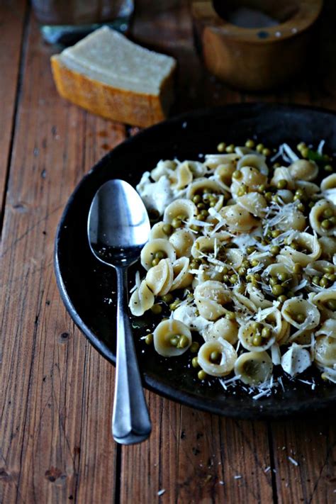orecchiette-pasta-with-peas-and-parmesan-bell-alimento image