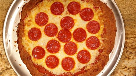 keto-pepperoni-pizza image