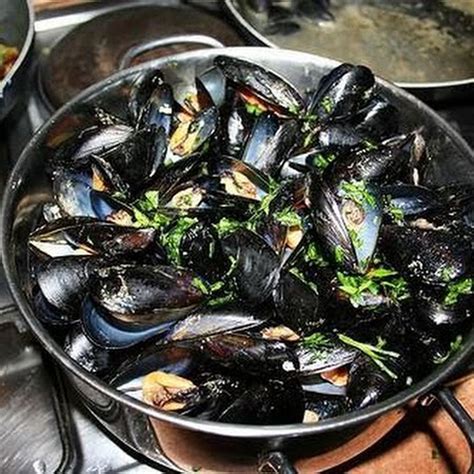 pepata-di-cozze-peppered-mussels-recipe-on-food52 image