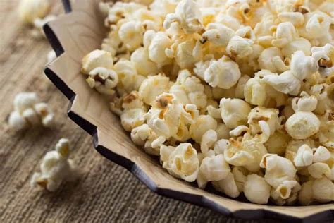 how-to-make-perfect-popcorn-at-home-and-16-topping image