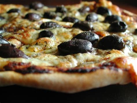 lebanese-olive-pizza-recipe-arabic-food image
