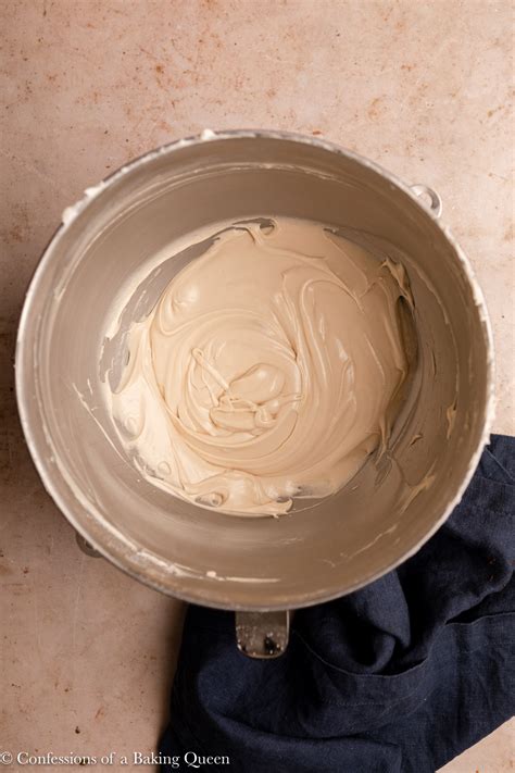 maple-cream-cheese-frosting-confessions-of-a image