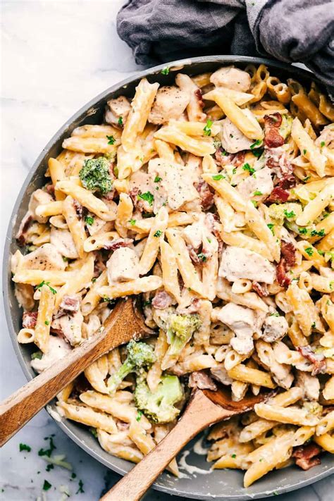 cheesy-chicken-bacon-and-broccoli-ranch-pasta-the image