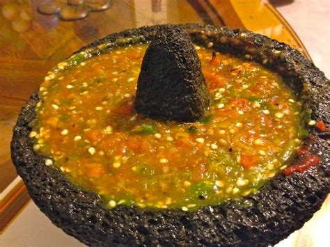 salsa-molcajeteada-doras-table image
