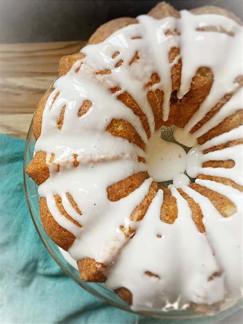louisiana-crunch-cake-loaves-and-dishes image