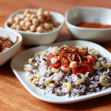 koshari-egyptian-rice-lentils-and-macaroni-with-spicy image