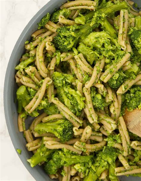broccoli-pasta-with-breadcrumbs-vegan-the-clever-meal image