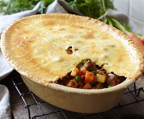 chunky-beef-and-vegetable-pie-australian-womens image