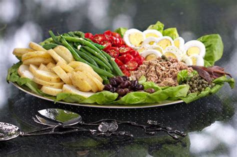 classic-tuna-nicoise-salad-recipe-l-panning-the-globe image